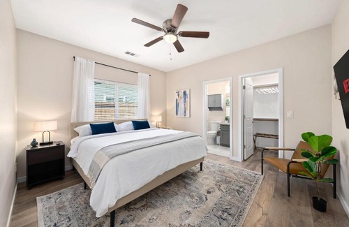 Sacramento Villa | Upscale and Charming 3 Bedroom Home with King Bed