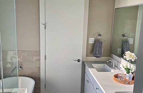 Spring Branch East House | Upscale brand new beautiful 3bedroom, 2 story home!