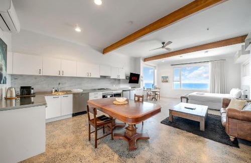 North Bondi Apartment | Upscale Cliffside Studio with Ocean Views North Bondi