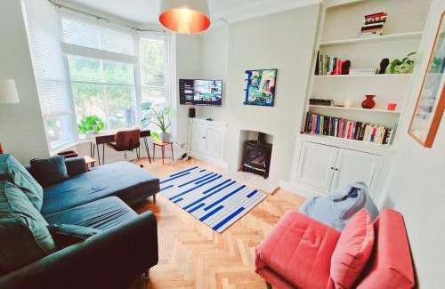 Liverpool Apartment | Upscale Family Home Beautiful Setting
