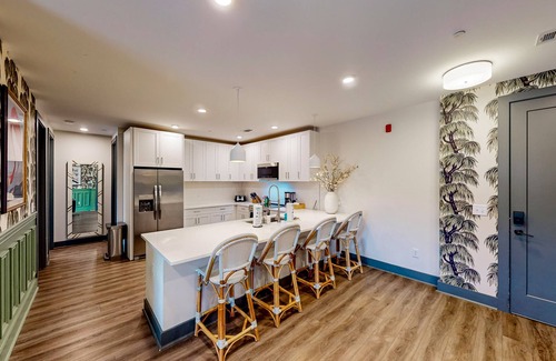 Rolling Mill Hill Condo | Upscale, funky, located downtown Nashville 3 bedroom condo