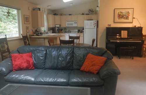 Burley House | Upscale Hartstene Pointe near Beach & Pool - Unique Pacific NW Destination