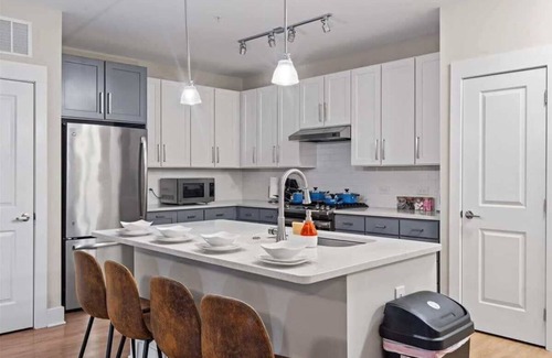 Charlotte Apartment | Upscale King 3BR Suite Mins to Uptown Charlotte!