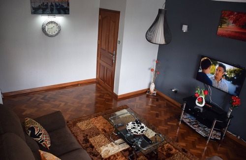 Kilimani Apartment | Upscale King Size Bed in the Heart of Nairobi