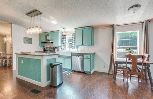 Pottsboro House | Upscale Lake Texoma Vacation Home: 1 Mi to Marina!