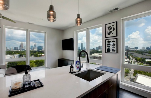 Home Park Apartment | Upscale Midtown Retreat, Free Parking & Close to Mercedes