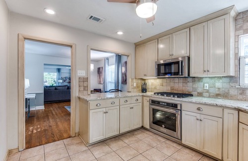 Northwest Dallas House | Upscale, Pet friendly urban retreat