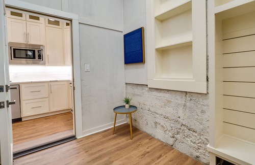 Texarkana House | Upscale Texarkana Townhome, Walk to Downtown!