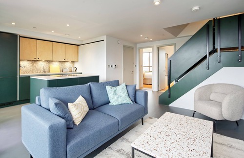 Poplar Apartment | Upscale two-bedroom home in a Brutalist Setting
