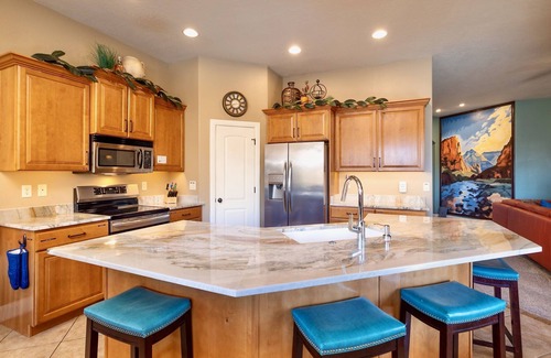 La Verkin House | Upscale with Mtn Views, Hot Tub, 25 Mins to Zion NP