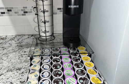 Springfield House | Upscaled Quiet Neighborhood- Modern 3 BDRM