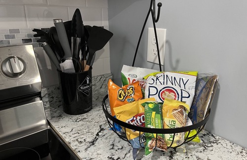 Springfield House | Upscaled Quiet Neighborhood- Modern 3 BDRM