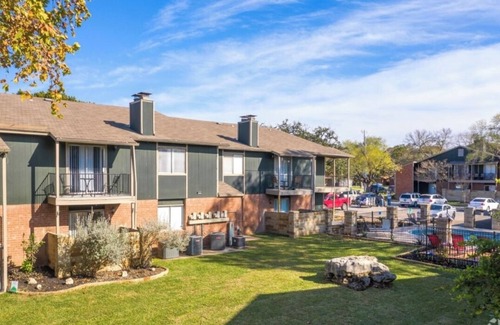 New Braunfels Apartment | Upstairs 2 bedroom 2 bath overlooking to pool