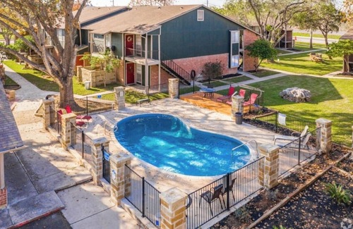 New Braunfels Apartment | Upstairs 2 bedroom 2 bath overlooking to pool