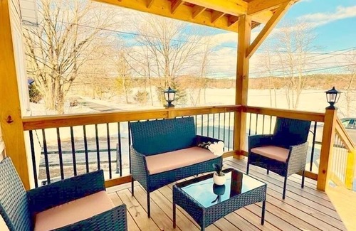 Nassau Cottage | Upstate Lake house Retreat- very cozy, stunning views & exquisitely clean