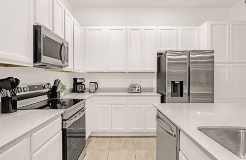 Kissimmee House | Upstay - Guest Home w Cinema Theme Rooms