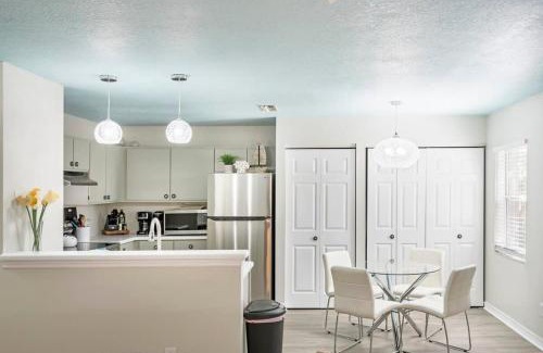 St. Augustine House | Uptown Gem The Castaway Cottage, Dog Friendly!