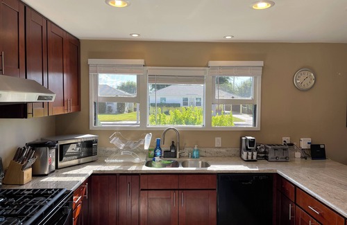 El Monte House | Urban 2-Bedroom House Newly Remodeled with WiFi, AC, PPV TV in lovely El Monte