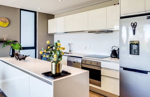 Green Point Apartment | Urban Chic Apartment close to Waterfront Warwick