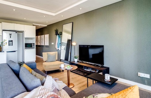 Green Point Apartment | Urban Chic Apartment close to Waterfront Warwick