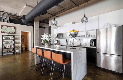 Hillcrest Apartment | Urban Chic Manhattan Style Loft w/Terrace
