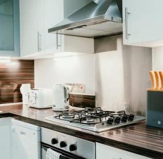 Belfast City Centre Apartment | Urban Elegance: Luxury; Sleeps 6