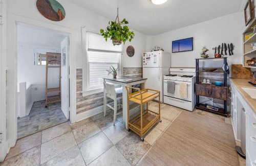 Sugar House Apartment | Urban Escape by Mountains w/3BR, Wi-Fi, Laundry