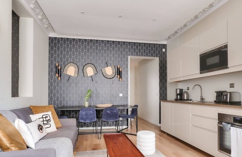 Strasbourg -Saint-Denis Apartment | Urban Flat 61 - Luxury 3 Bedroom Parisian Flat