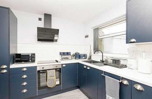 Cradley House | Urban Gem :A home away from home