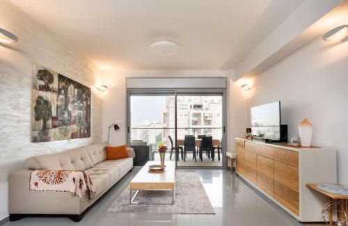 Tel Aviv Apartment | Urban Gem with Outdoor Lounge with Mamad by Sea N' Rent