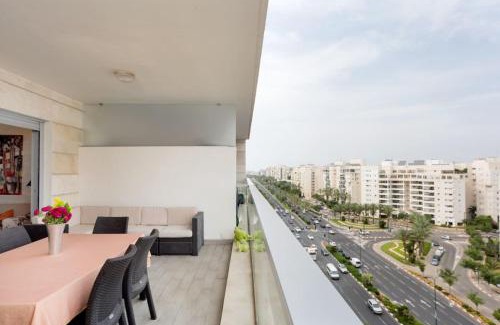 Tel Aviv Apartment | Urban Gem with Outdoor Lounge with Mamad by Sea N' Rent