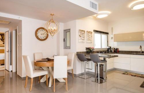 Tel Aviv Apartment | Urban Gem with Outdoor Lounge with Mamad by Sea N' Rent