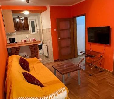 Zvezdara Apartment | Urban Nest - Orange