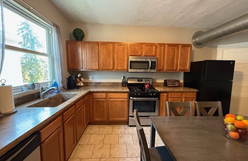 Point Breeze North Apartment | Urban Oasis in Point Breeze 4BR Industrial-Style Apartment