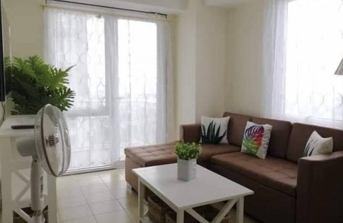 Ugong Condo | Urban Penthouse