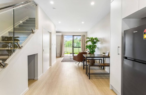 Otahuhu Apartment | Urban Pulse Townhouse with parking