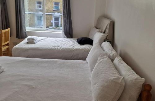 Camberwell Apartment | Urban Retreat Studio For Family