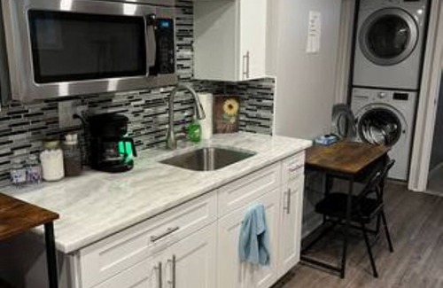 Capitol View House | Urban Retreat Two Blocks From Metro! OFF STREET PARKING!