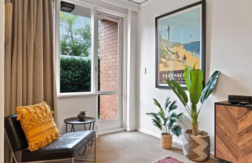 Prahran Apartment | Urban Retro - Experience Vibrant Courtyard Charm