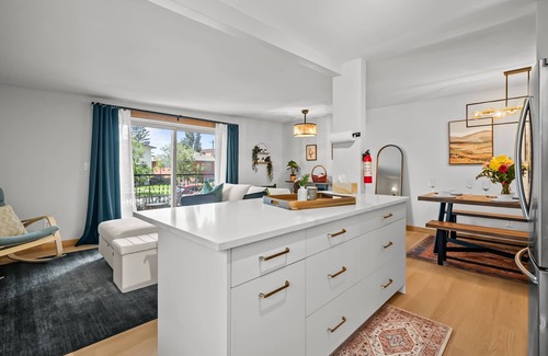 Inglewood House | Urban Sanctuary | Chic 3BR Inglewood Stay w/Yard