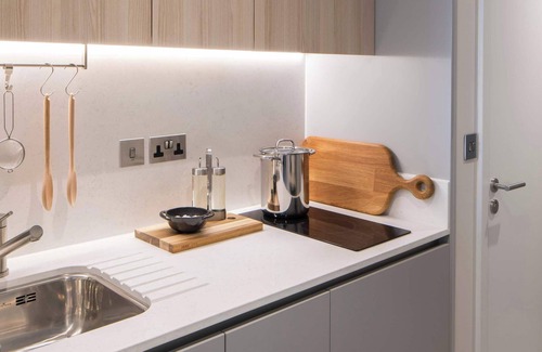 Fairfield Apartment | Urban Studio w/Rooftop Views | StayCozy