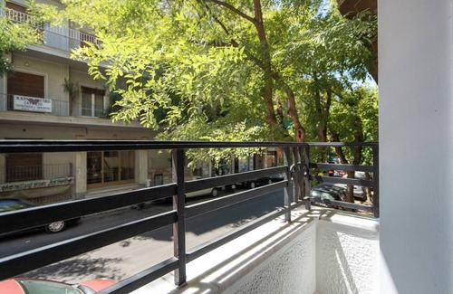 Agios Panteleimonas Apartment | Urban Tranquility Escape