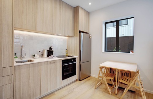 Greenlane - Ellerslie Apartment | Urban Vogue Escape with Parking- Air-con