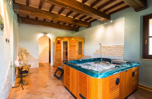 Ramazzano Villa | Urbane Mansion in Perugia with Swimming Pool