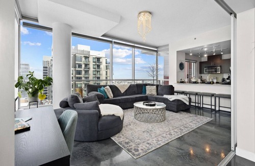 Beltline Apartment | Urbanest by Birdstone Nests