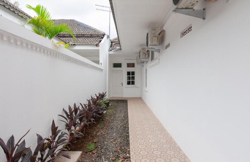 Bangka Hotel | Urbanview Hotel De Breeze Kemang Jakarta by RedDoorz