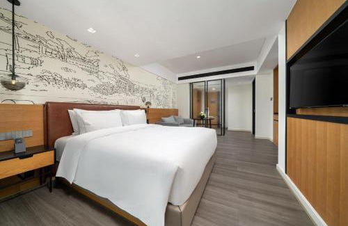 Haizhu Hotel | UrCove by HYATT Guangzhou Canton Tower Exhibition Center-Registration Counter for Phase 1 and Free Shuttle Bus Available during Canton Fair