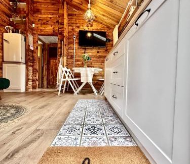 Serock House | Urocza chatka w lesie nad wodą