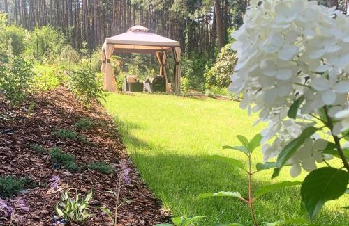 Radzymin House | Uroczy mały domek na leśnej działce - Łosiówka