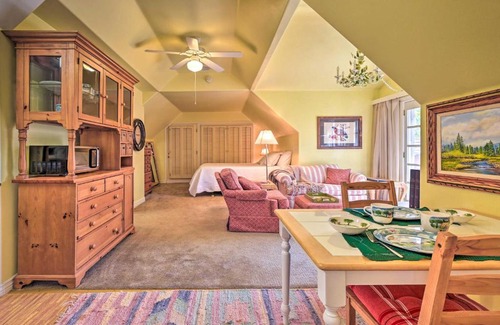 Payson Apartment | Riverside Tree House Suite with Balcony and Grill